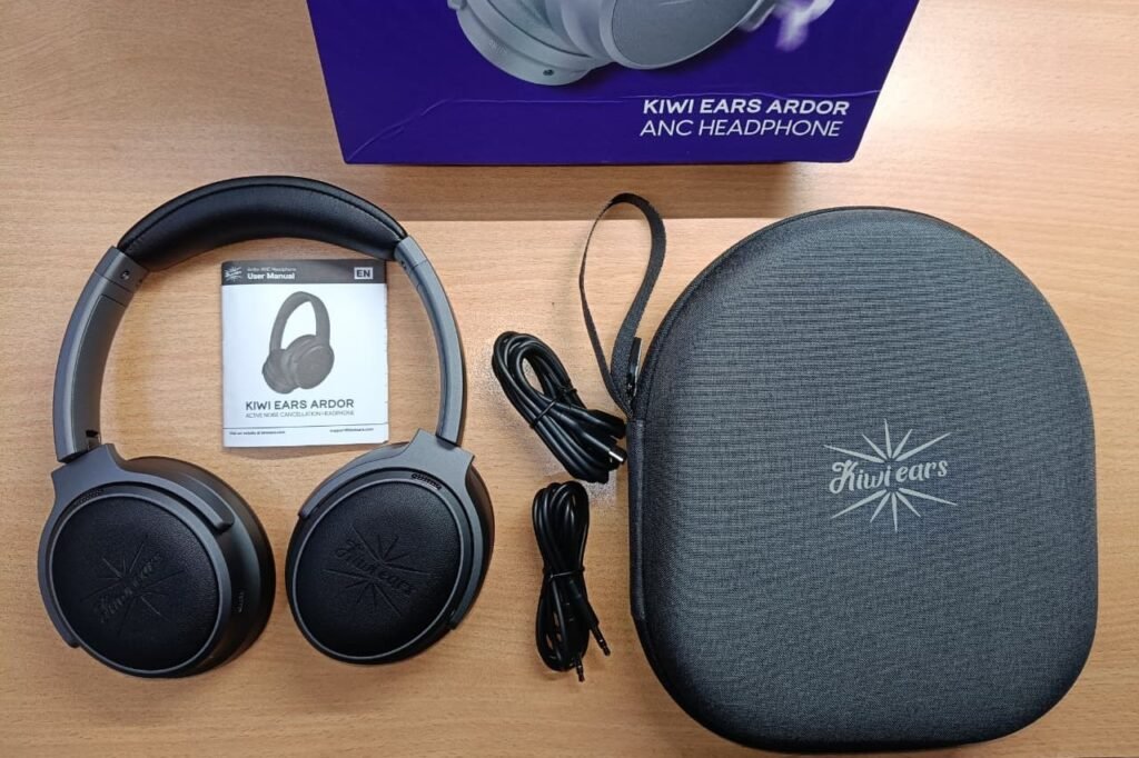 On a Desk placed items that you received in the Kiwi Ears Box