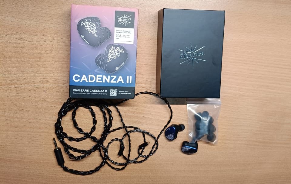 Kiwi Ears cadenza II items you get in the box